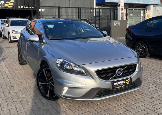 VOLVO V40 2.0 T5 R DESIGN TURBO GASOLINA 4P AUTOMÁTICO
